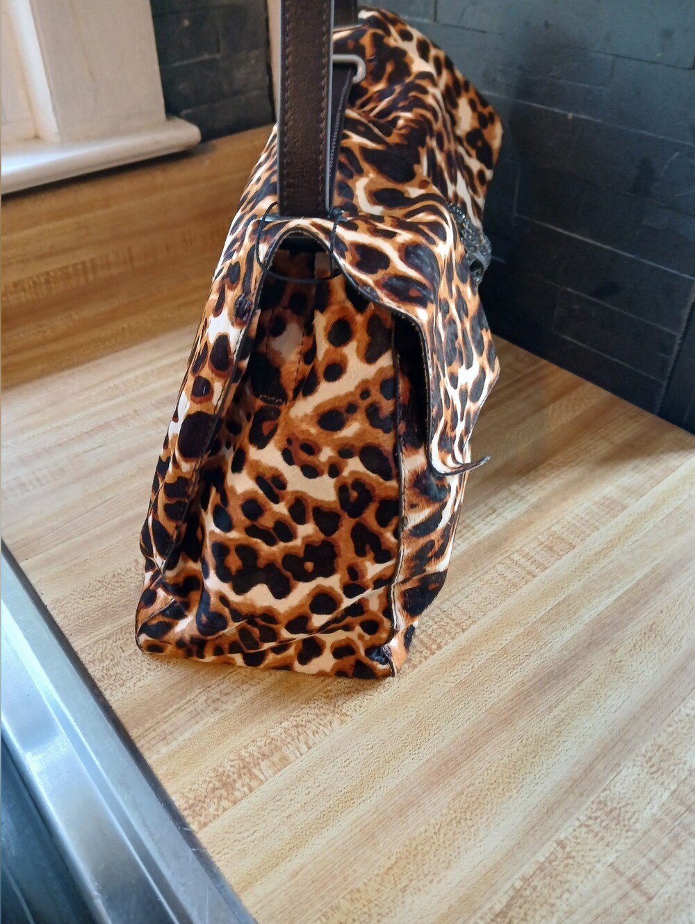 Kurt Geiger NWT Leopard Soho Crossbody W/Adjustable Strap & Dustbag - Picture 5 of 8